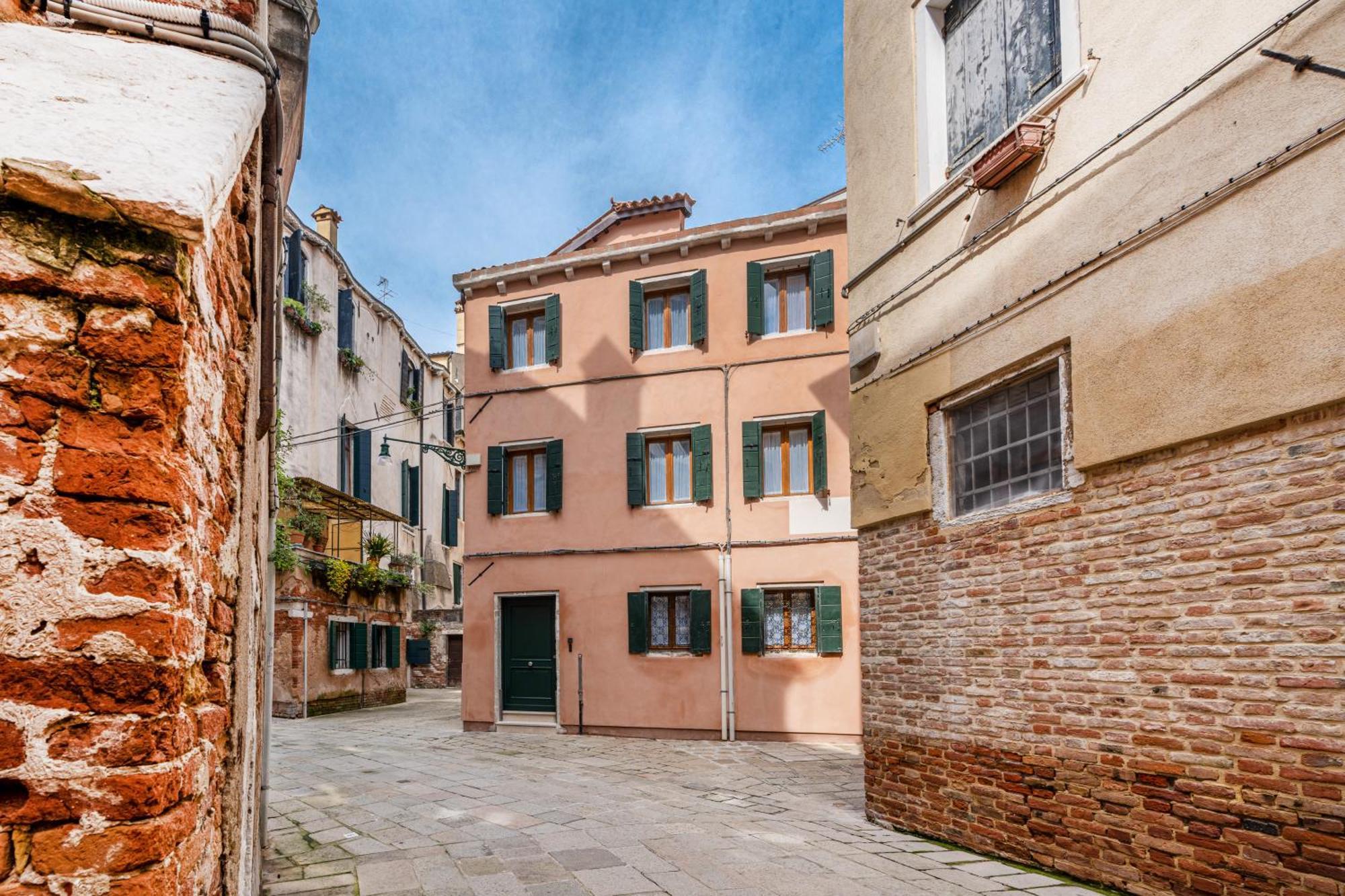 Intera Palazzina Al Centro Di * Venice